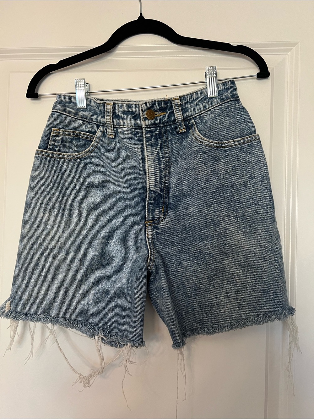 Vintage Guess High-Waist denim shorts